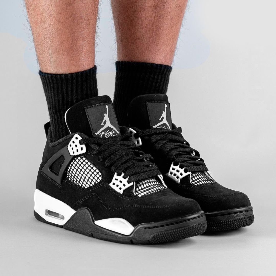 Air Jordan 4 Thunder White